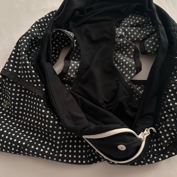 Lululemon speed short 2.5”,*LR, 2-Way Stretch, Size 4 - Picture 8 of 8